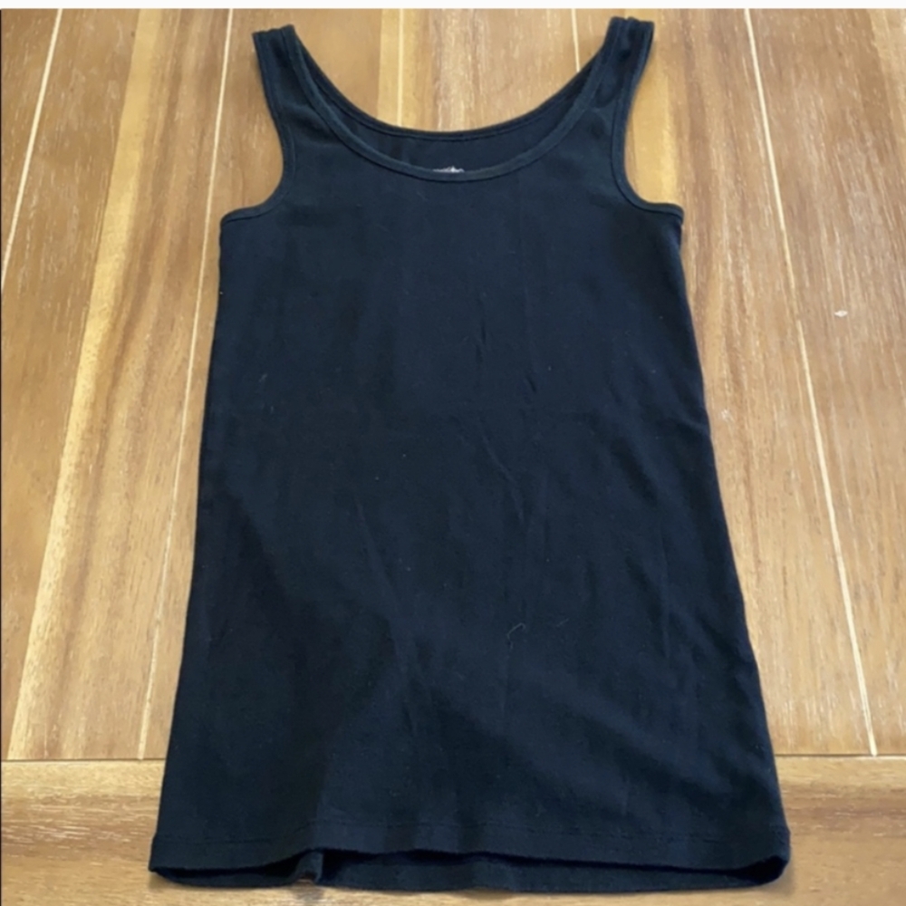 2 Tank Tops - Black & White
